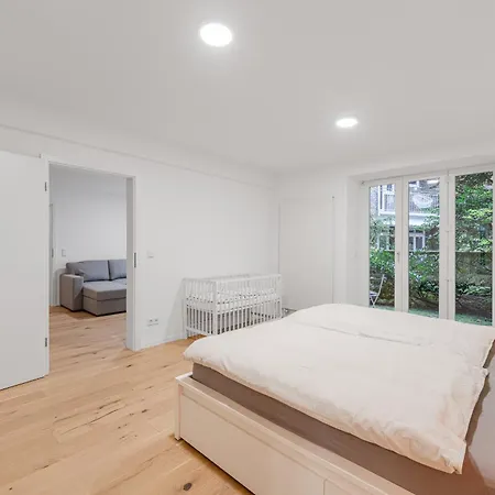 In Toplage In Duesseldorf-oberkassel * Ντίσελντορφ