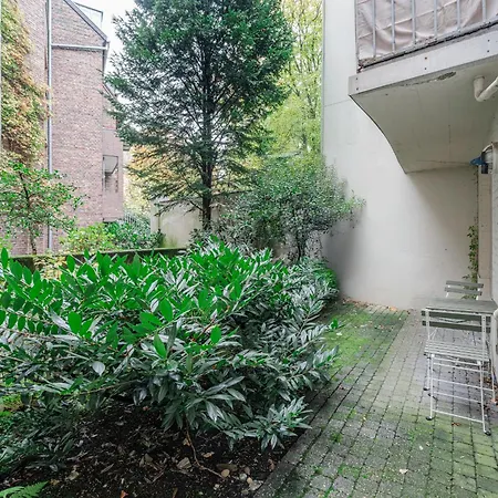 In Toplage In Duesseldorf-oberkassel Апартаменты *